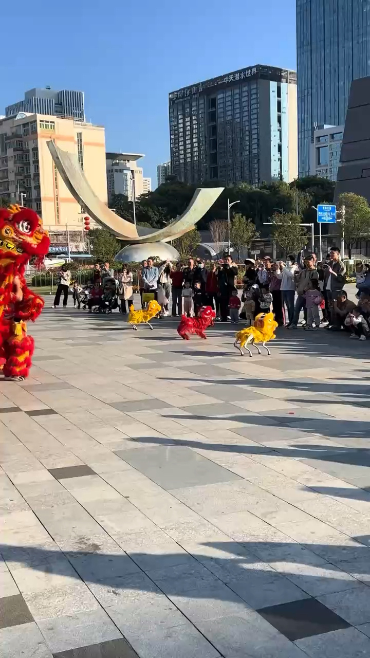 體育博彩:赛博机器狗舞狮亮相,传统与科技巧妙结合